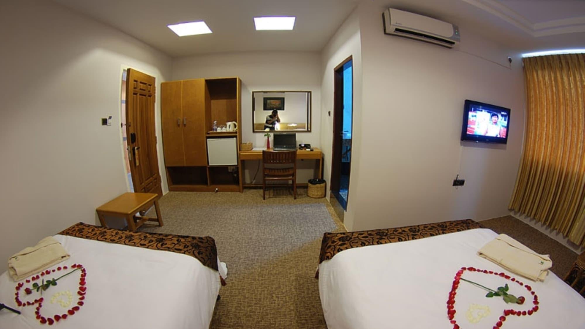 Holiday Hotel Yangon Exterior foto
