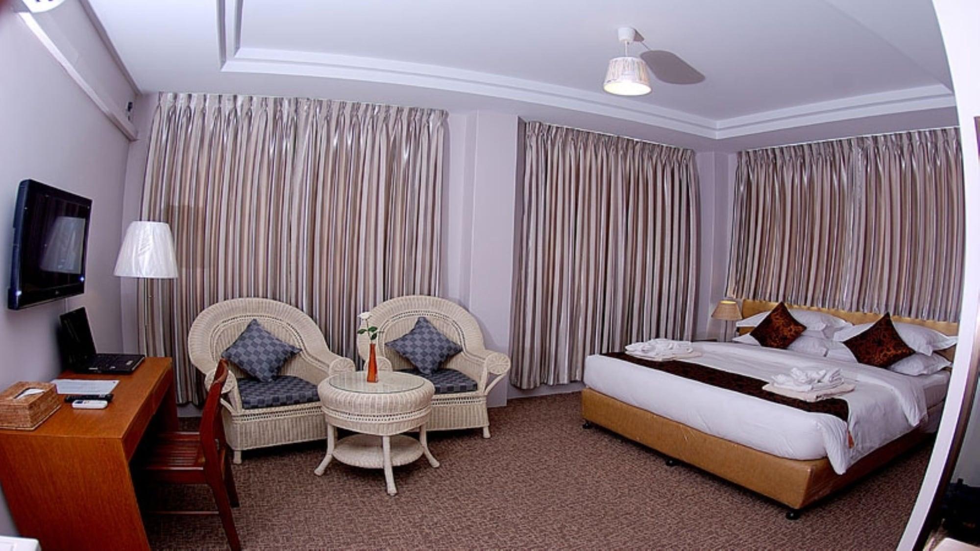 Holiday Hotel Yangon Exterior foto